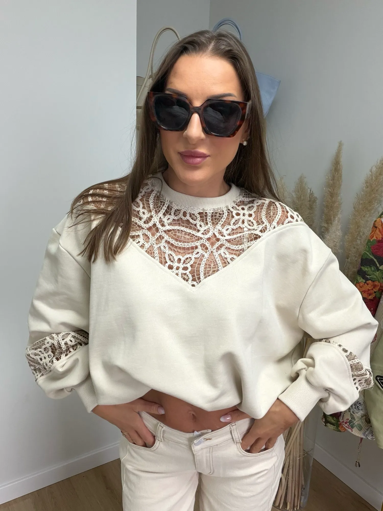 Bluza z ozdobną koronką beżowa